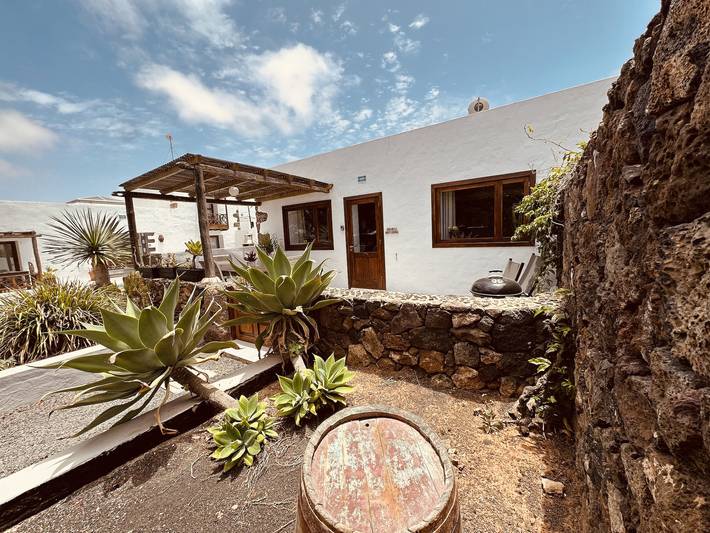 Ferienhaus "Bodega Botánica" mit Blick auf die Berge in Tiagua, Teguise