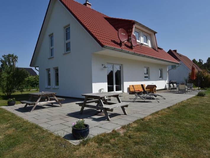 Ferienhaus für 11 Personen, mit Terrasse und Garten in Neuburg