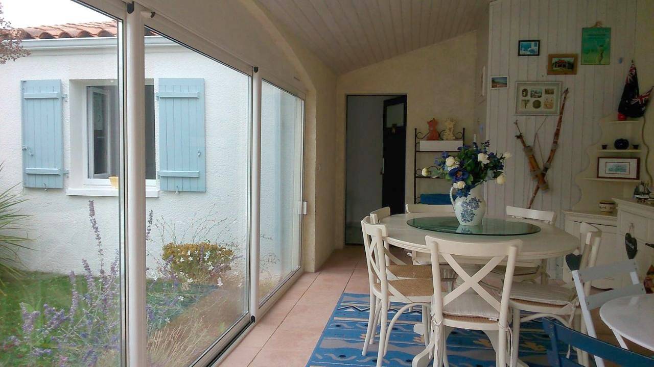 Double Room with Pool View in Lagord, Région de La Rochelle