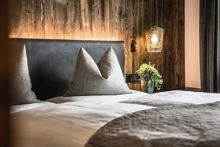 Chalet voor 4 personen, with tuin and sauna as well as whirlpool in Gherdëina