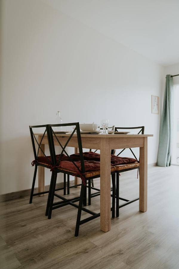 Appartement entier, F2 spacieux et lumineux avec cuisine équipée in Saint-Genest-Lerpt, Loire