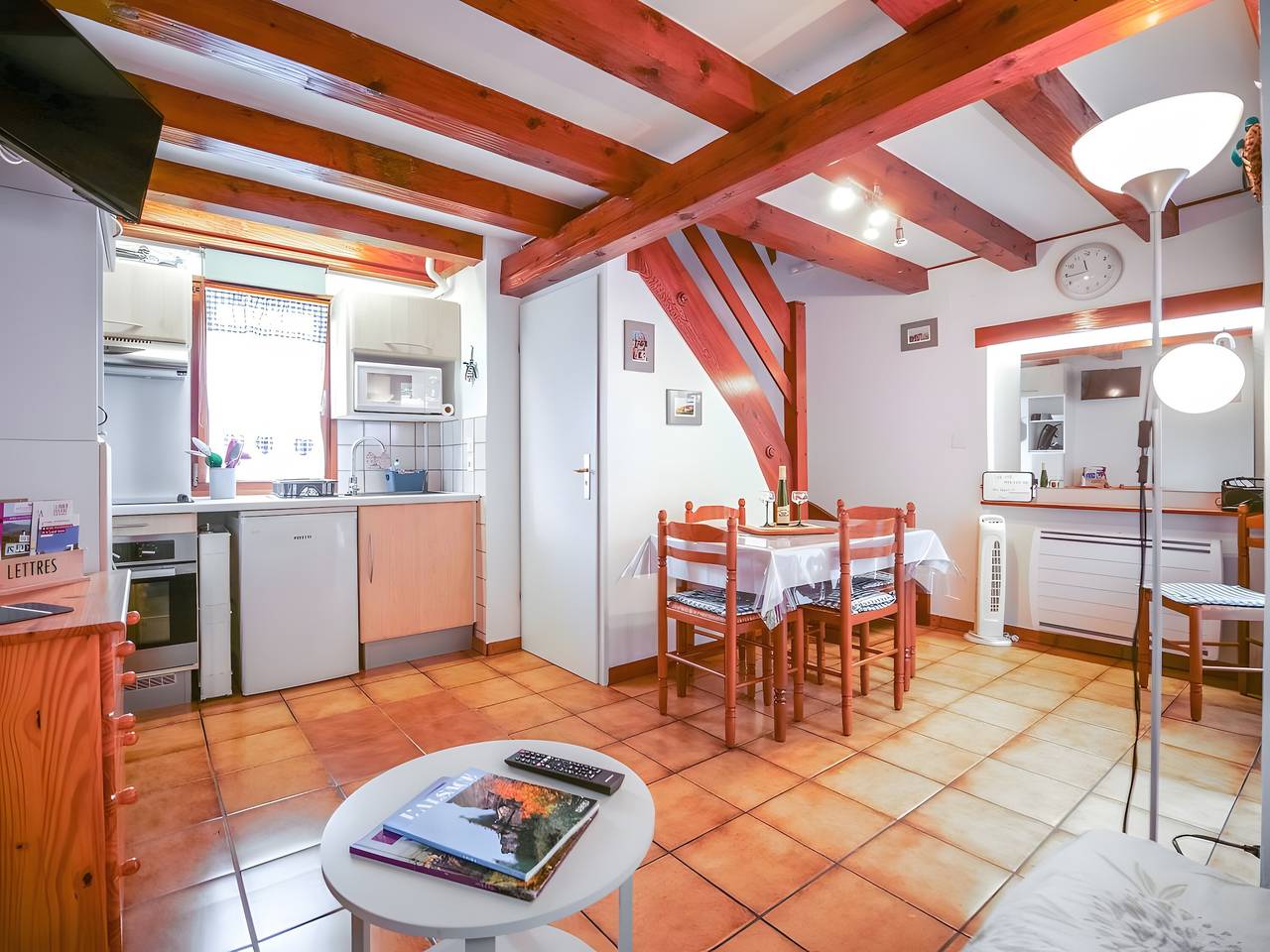 Gîte Riesling près de Colmar : Vue Montagne, Terrasse Privée et Wi-Fi in Kaysersberg, Parc naturel régional des Ballons des Vosges