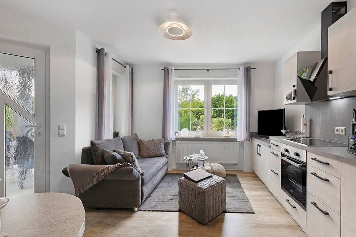 Hel lejlighed, Deluxe Apartment 'Griesbaum' with Private Terrace, Shared Garden and Wi-Fi in Tengen, Hegau