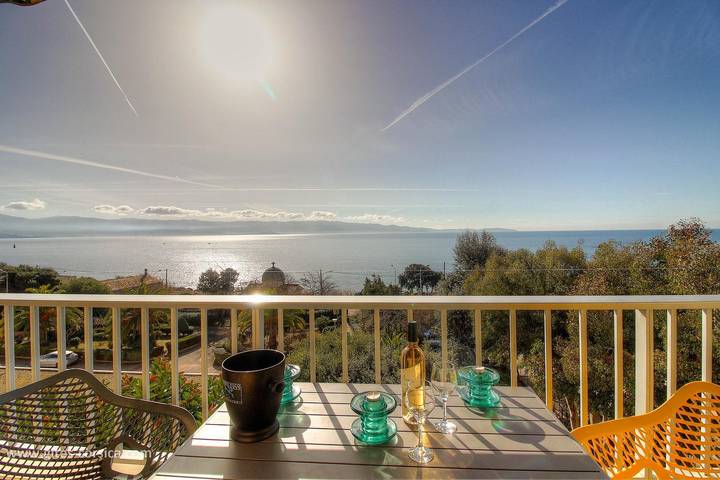 Gîte pour 2 personnes, avec Terrasse ainsi que Jardin et Vue à Ajaccio