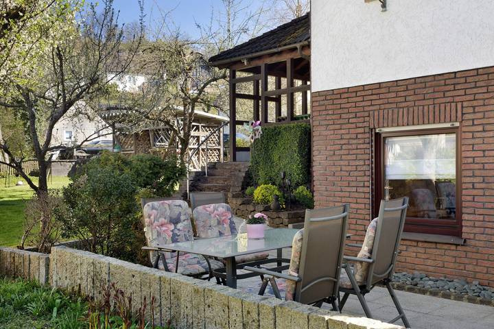 Geheel appartement, Vakantiewoning 'Bilstein' in rustige, centrale ligging in Lennestadt, Sauerland