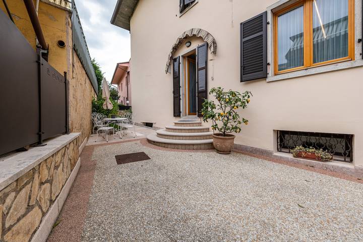 Entire apartment, Holiday Apartment 'New Casa Ilaria' near Center with Garden & Wi-Fi in Torri del Benaco, Garda Mountains