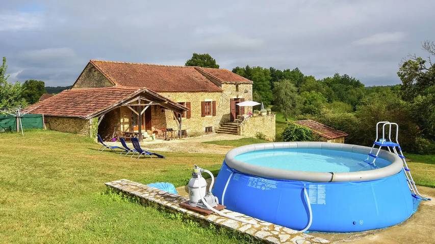 Location de vacances pour 8 personnes, avec piscine et jardin, animaux acceptés à Loubejac - 4