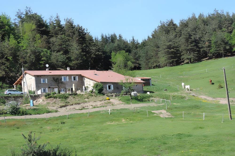 Gîte Les Combes Claires : maison de vacances avec vue montagne et Wi-Fi in Saint-Julien-Labrousse, Parc naturel régional des Monts d'Ardèche