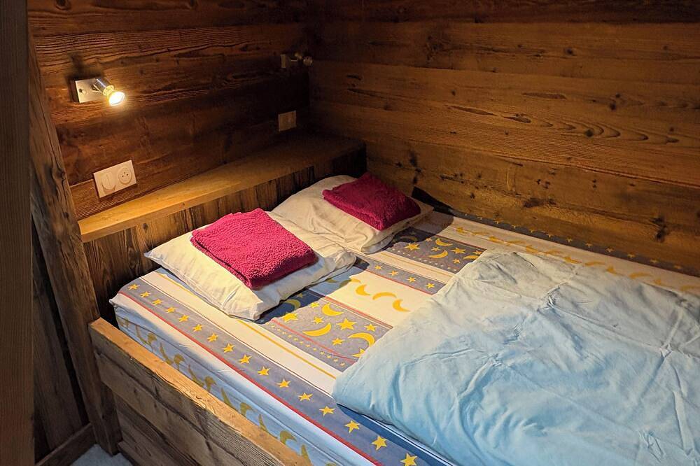 Chalet in the heart of the Haute Tarentaise. Sleeps 11-13 in Séez, Albertville region