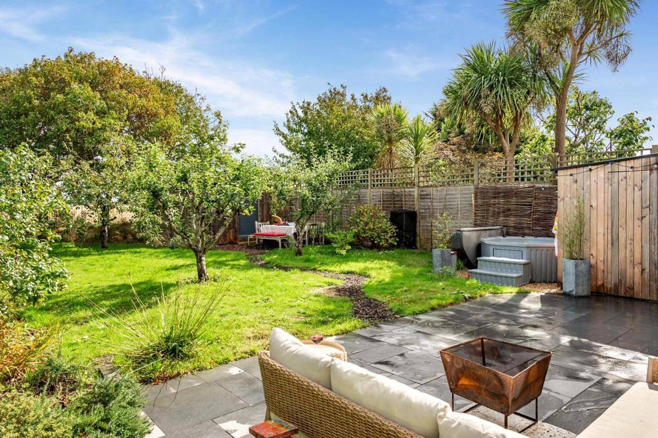 3 Bed in Milford On Sea oc-f33344 in Milford-on-Sea, Hampshire