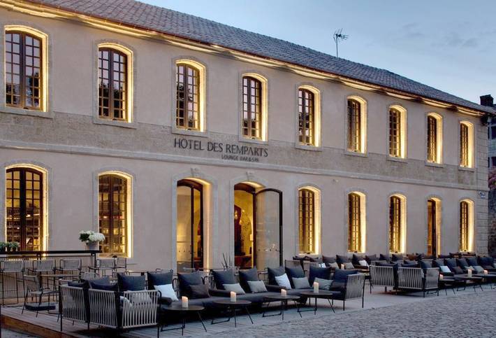 Hôtel pour 4 personnes, avec piscine ainsi que jacuzzi et jardin