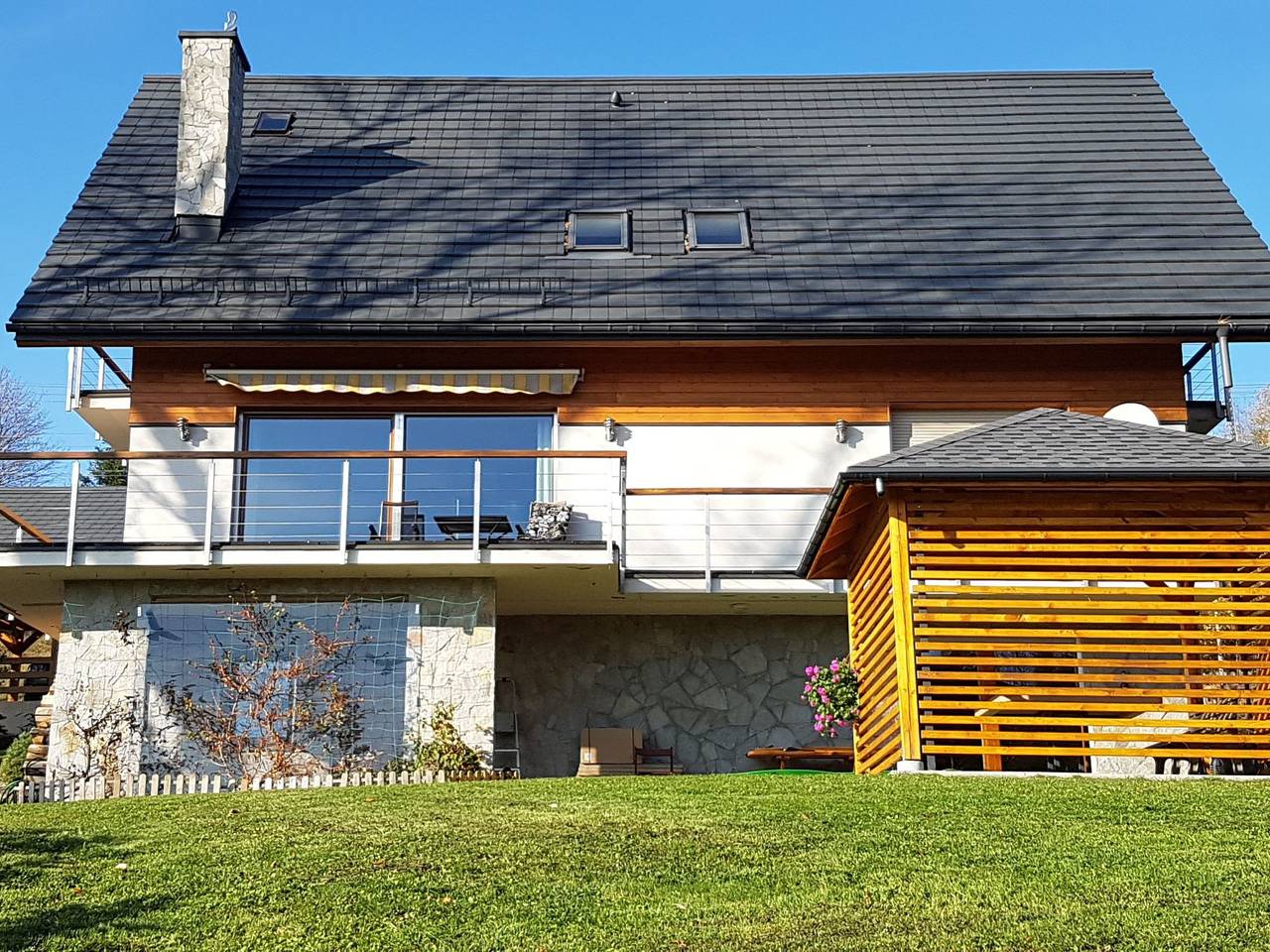 In den Bergen, Villa mit Panoramaterrasse in Zwardoń, Carpates (Pologne)