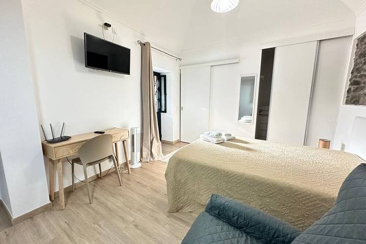 Mocha Studio. Romantic Space, for a fantastic vacation! in Machico, Madeira