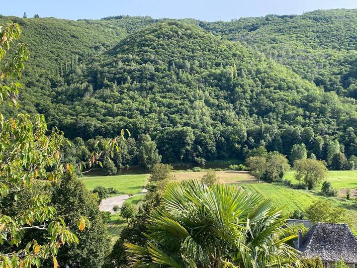 Location de vacances pour 4 personnes, avec jardin et vue à Vieillevie - 2