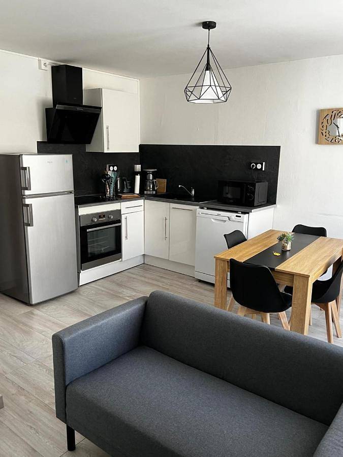 Appartement entier, One-Bedroom Apartment in Évaux-les-Bains, Région d'Aubussargues