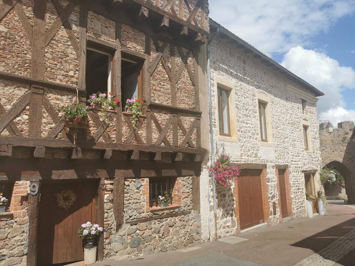 Double Room with Private Bathroom in Villerest, Région de Roanne