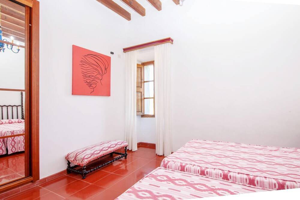Awesome home in Consell with private swimming pool, can be inside or outside in Consell, Majorca Center