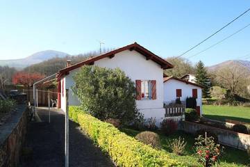 Gîte pour 3 personnes, avec terrasse à Saint-Étienne-de-Baïgorry
