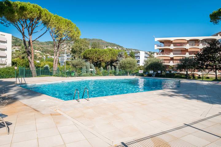 Location de vacances pour 4 personnes, avec jardin et bassin pour enfant, adapté aux familles à Mandelieu-la-Napoule