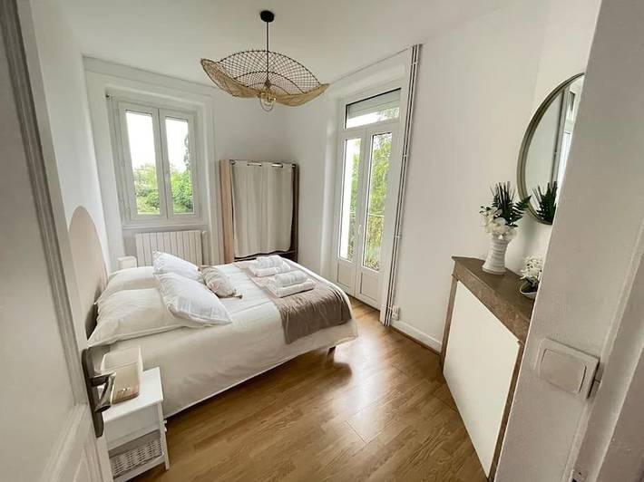 Location de vacances pour 12 personnes, avec vue ainsi que jardin et piscine, animaux acceptés à Bas-en-Basset - 3