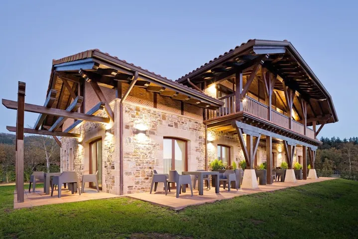 Hotel para 2 personas, con jardín además de vistas y balcón - 1