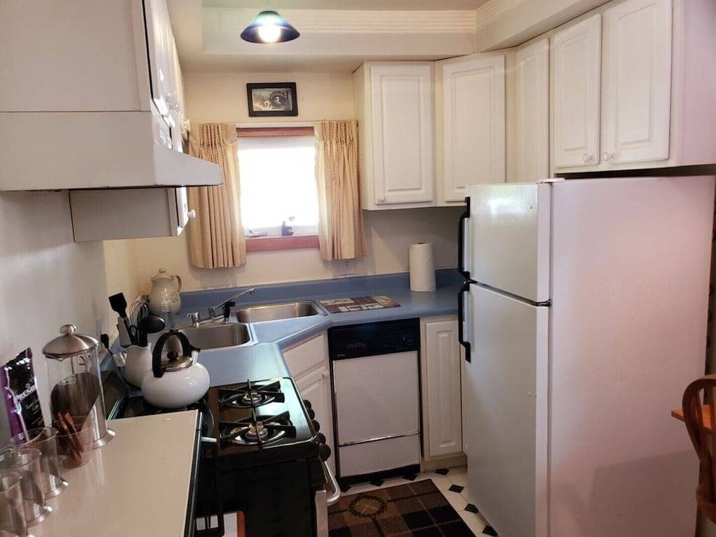 Amazing Cabin directly on Higgins Lake w/Private Boat Mooring Onsite! in Higgins Lake