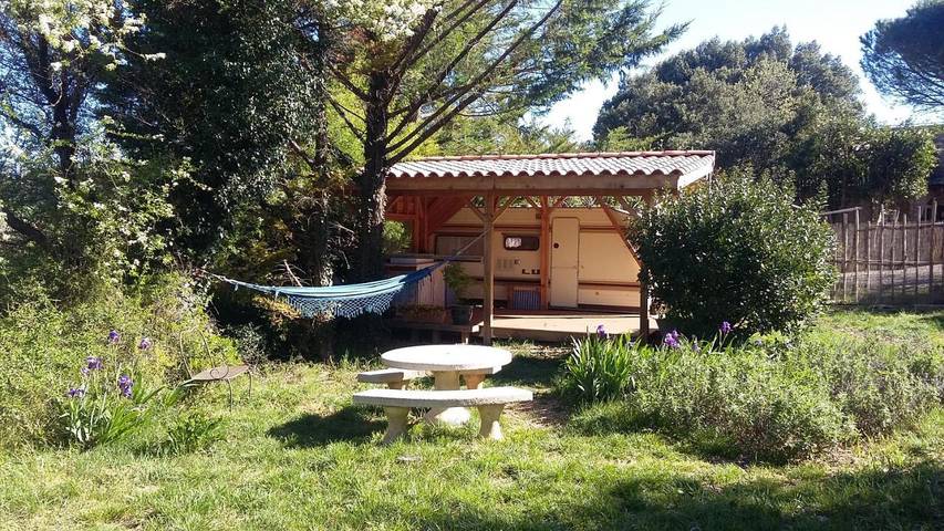 Camping pour 3 personnes, avec Terrasse ainsi que Jardin et Vue