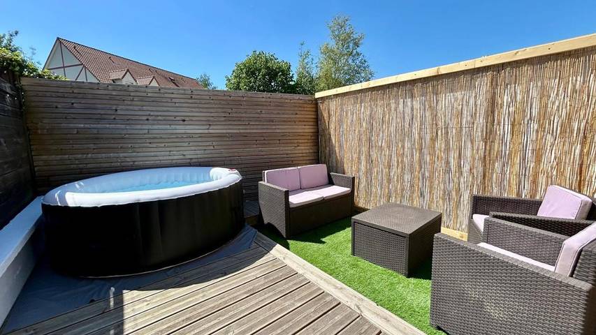 Maison de vacances pour 4 personnes, avec terrasse ainsi que jardin et jacuzzi