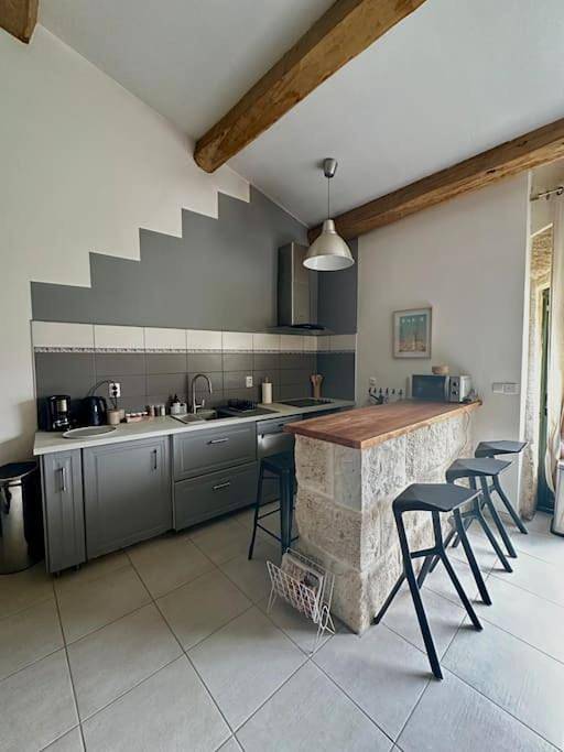 Gîte pour 4 personnes, avec piscine et jardin à Mudaison - 4