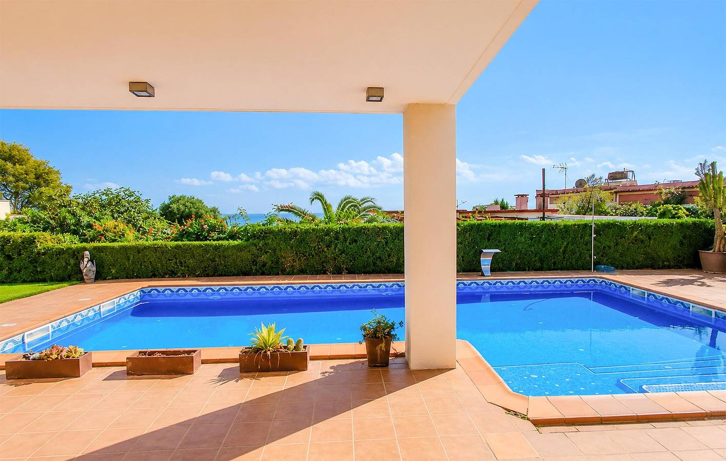 Escapade en bord de mer : appartement confortable avec piscine et vue sur la mer in Alcanar, Costa Dorada