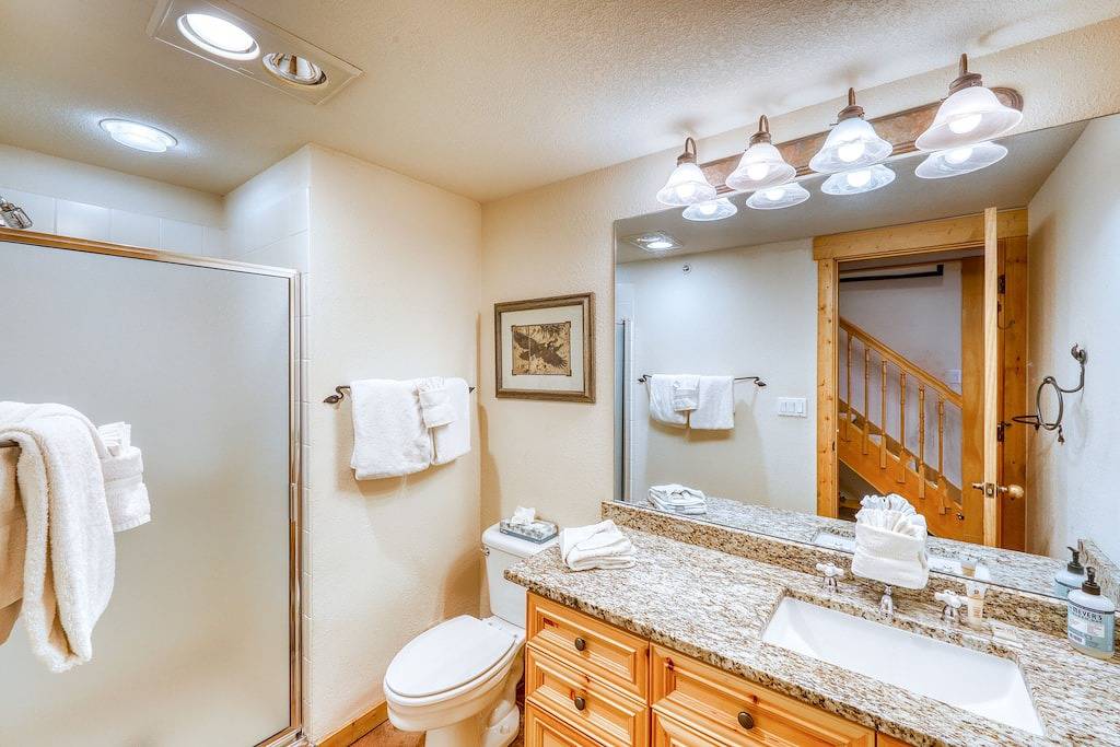 Ganze Wohnung, Mountain View Condo mit eigenem Whirlpool, Terrasse und Kamin - zu Fuß zu den Aufzügen! in Arapahoe Basin