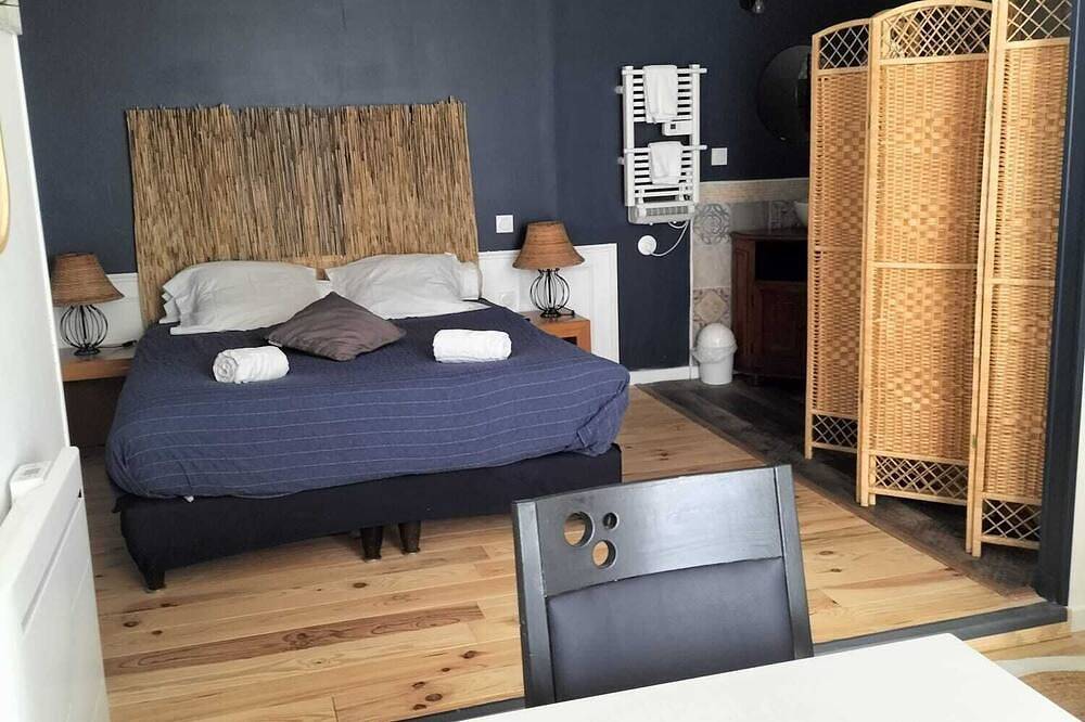 Quiet guest room for 2 people in Chenay, Niort region