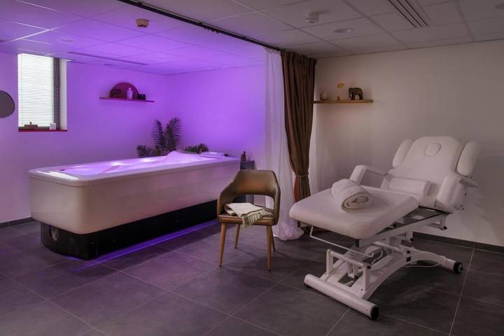 Location de vacances pour 4 personnes, avec piscine et vue ainsi que sauna et jardin à Valenciennes - 4