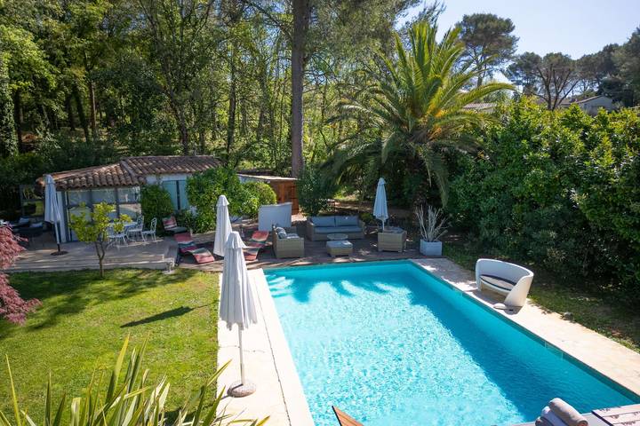 Location de vacances pour 12 personnes, avec sauna et jardin à Roquefort-les-Pins - 3