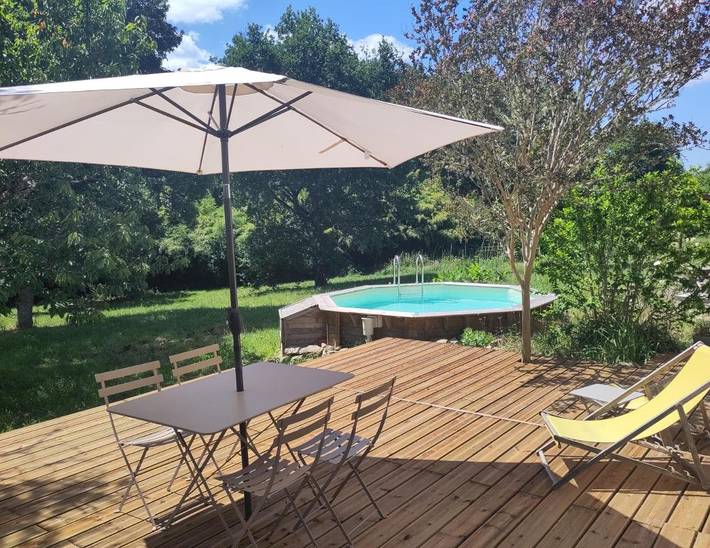 Location de vacances pour 4 personnes, avec piscine ainsi que jardin et vue à Saint-Méard-de-Gurçon - 2
