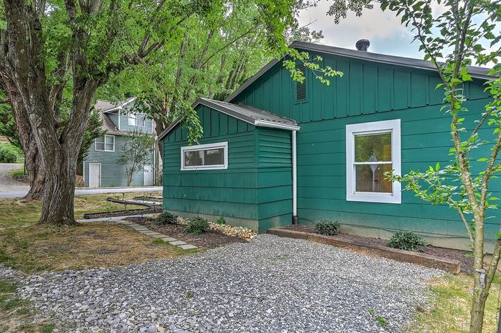 Vacation rental for 4 people, with yard in Woodfin (NC)