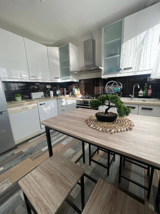 Maison chaleureuse 4 chambres avec jardin - Proche Paris - Arena Paris Nord Villepinte - Parc des expositions - Aéroport Cdg - Disney - Astérix in Tremblay-en-France, Seine-Saint-Denis