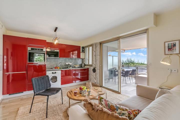 Appartement entier, Studio Near Beach, Sea View & Garage in Antibes, Côte méditerranéenne (France)