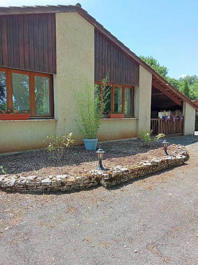 Location de vacances pour 3 personnes, avec jardin et vue à Gramat