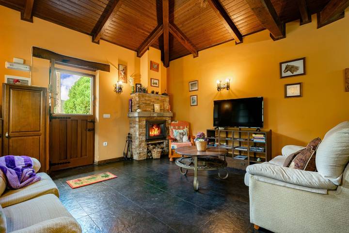 Casa de vacaciones 'Maseda 2' con vistas a la montaña, terraza compartida y jardín privado in Villayón, Costa Verde