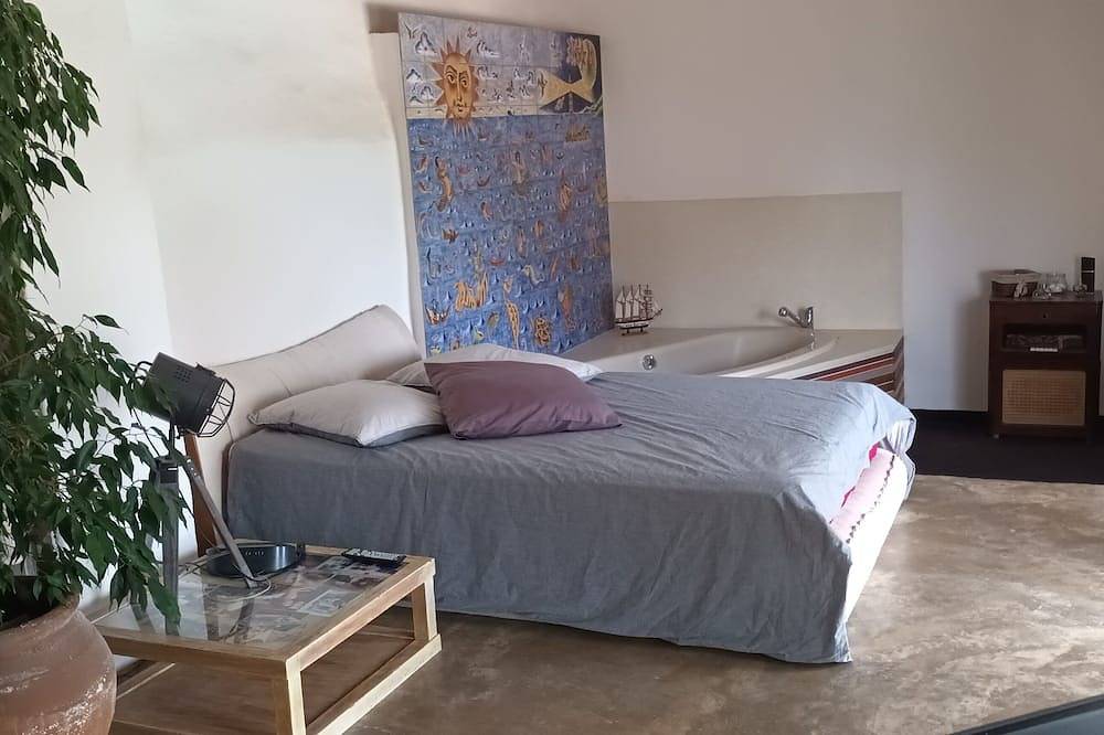 La Migrane Grande Maison de Vacance in Villevieille, Nimes region