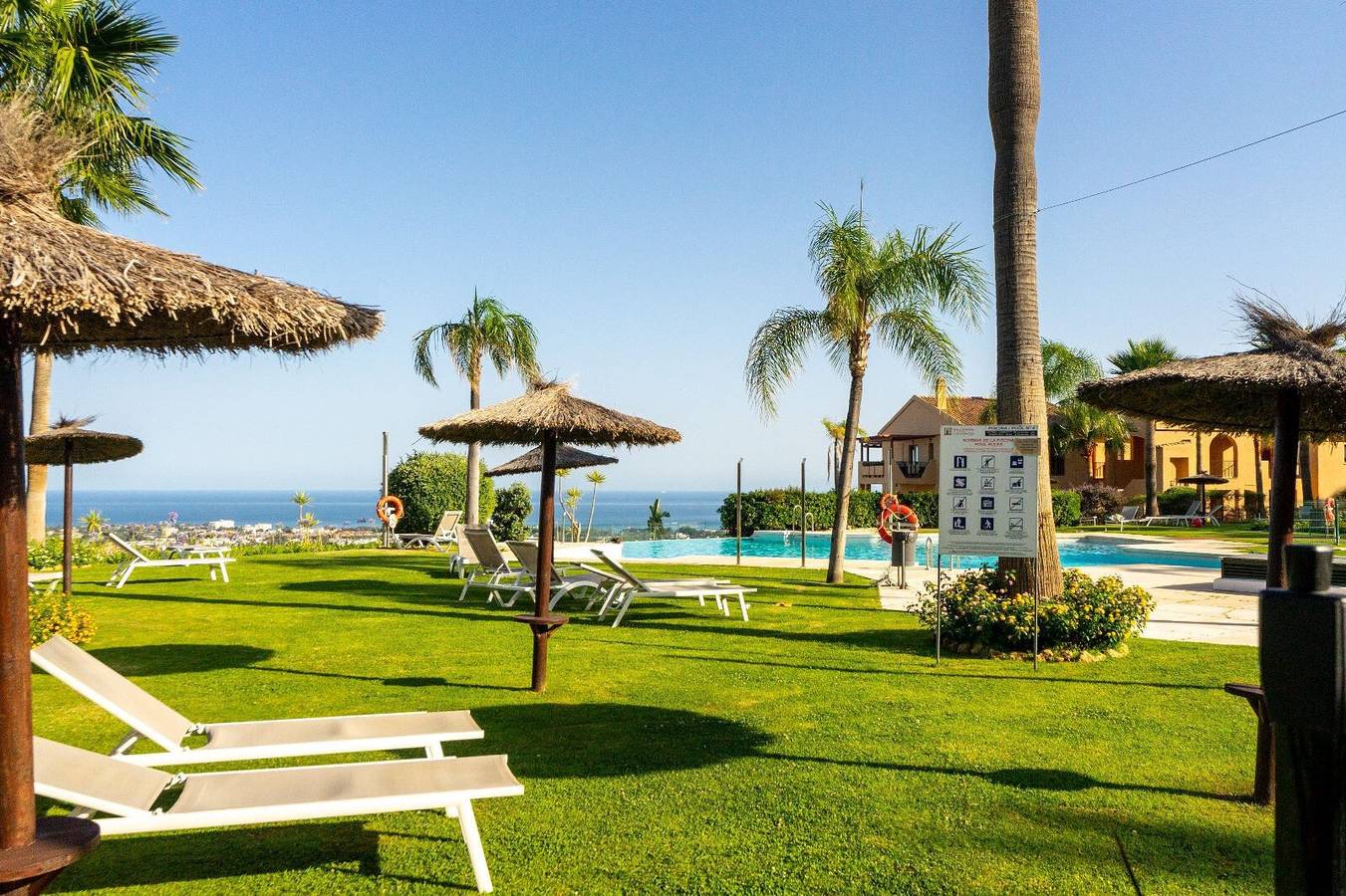 Geheel appartement, Appartement "Hacienda Senorio Cifuentes" met Zeezicht, Gedeeld Zwembad & Wi-Fi in Paraiso Park, Benahavís
