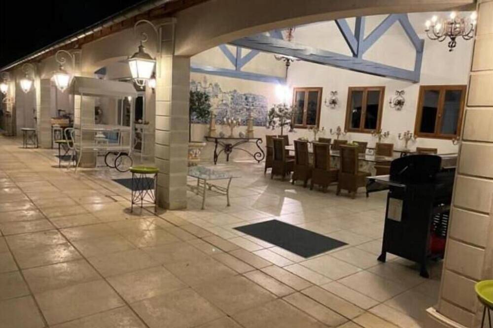 Grande villa d'exception en Normandie Tennis, Piscine, Jacuzzi ,salle de fitness in Connelles, Région de Les Andelys