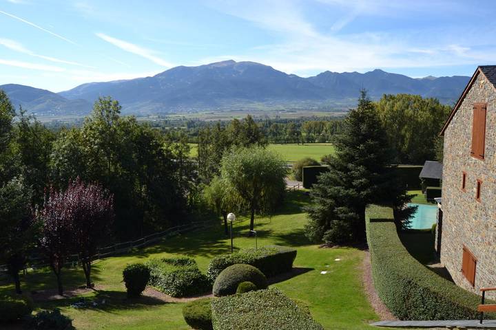 Appartement de vacances entier, Appartement 3 ch. 8 Pers. Tennis, Cheminée, Vues et Animaux Ok in Ger (Espagne), Pyrénées catalanes