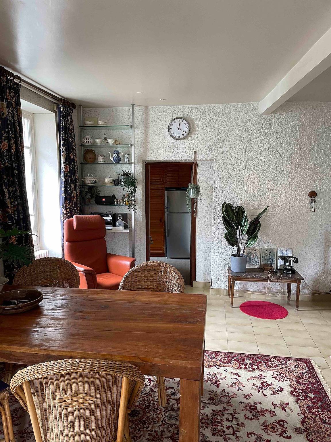 Maison de vacances 'La Maison Blanche' avec terrasse privée et wifi in Ahun, Région de Guéret