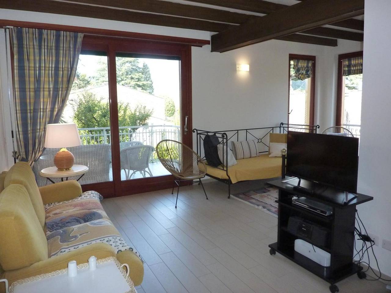 Ganze Wohnung, Apartment 'Hermitage Mimosa' mit Balkon in Porto Valtravaglia, Lago Maggiore (Lombardei)