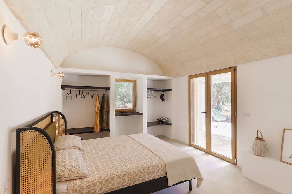 Villa Jolie with private pool - enclosed garden - total privacy in San Vito dei Normanni, Salento