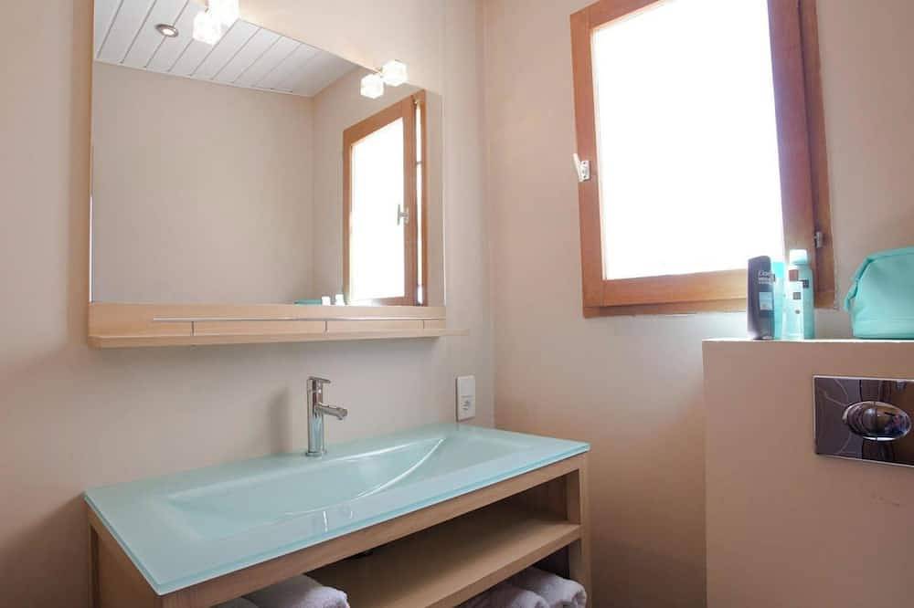 Villa with private pool and vineyard views in Beaufort, Canal du Midi