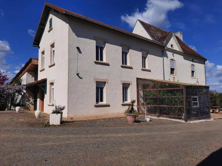 Gîte pour 4 personnes, avec terrasse ainsi que jardin et vue, animaux acceptés à Crouseilles