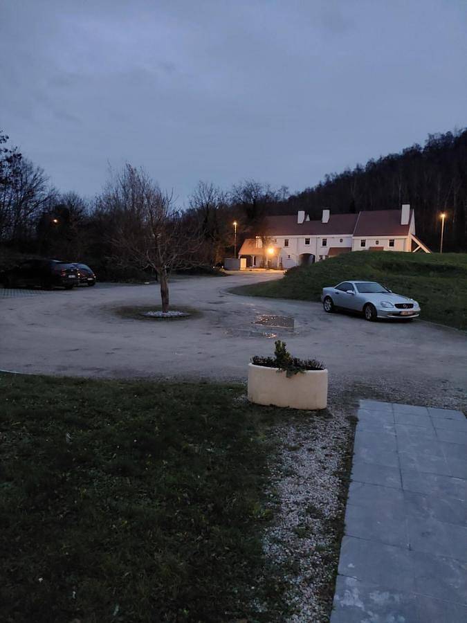 La chambre et le studio du château du golf de Bernalmont in Liège, Région de Liège